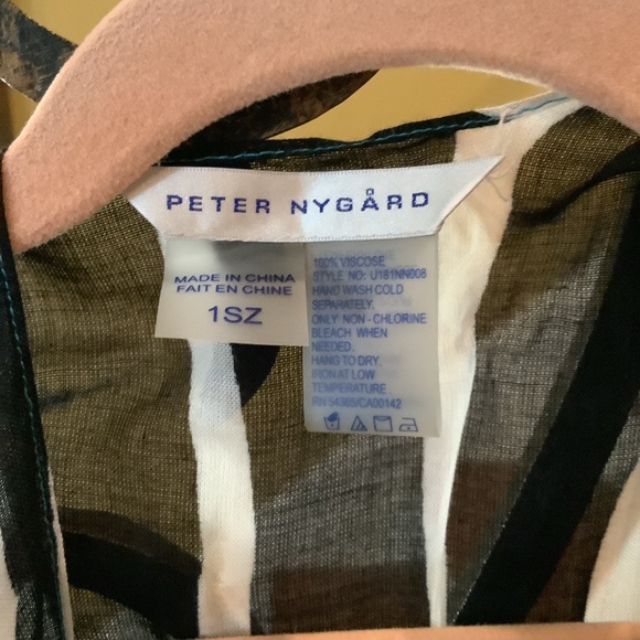 Peter. Nygard lightweight wrap - Picture 3 of 5